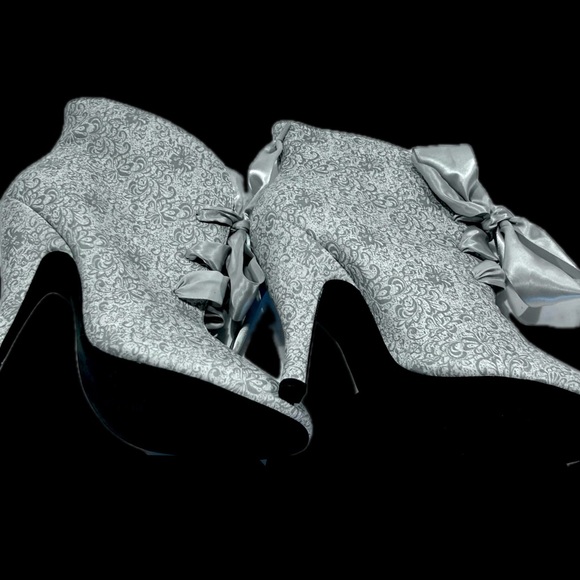 DOLCE BY MOJO MOXY ~ Granny High-Heeled Booties ~ Shoeties ~ 8 - Picture 3 of 9